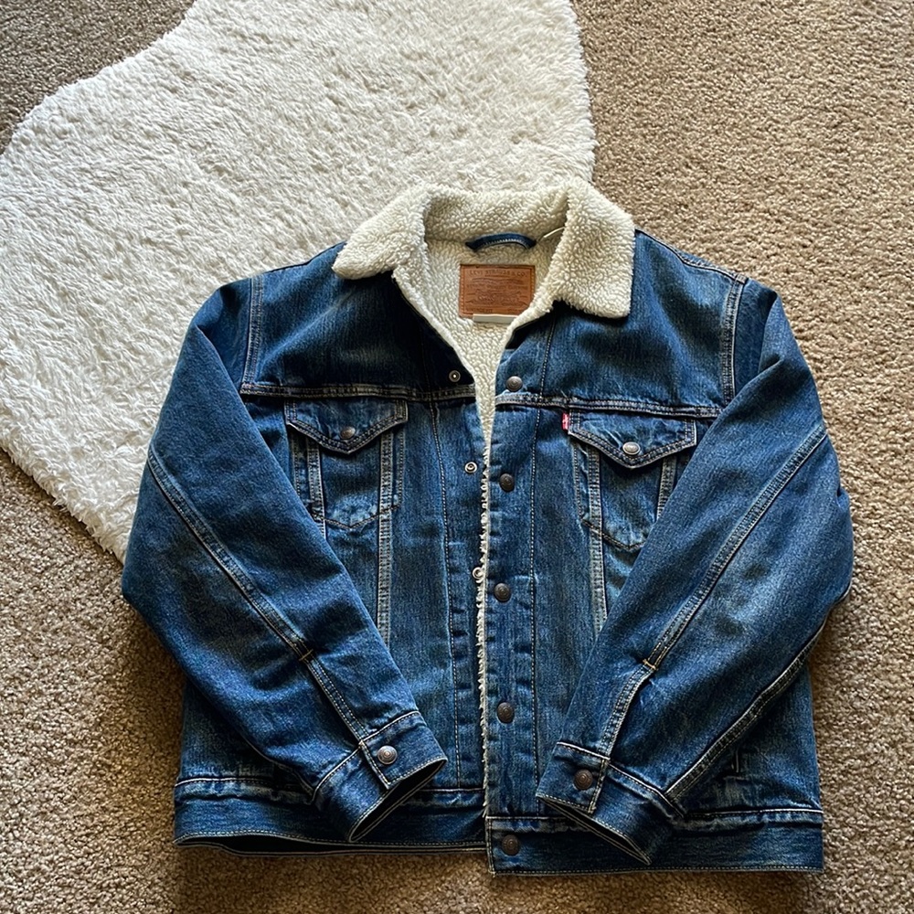 Levi’s Men’s vintage fit Sherpa trucker jacket in dark wash